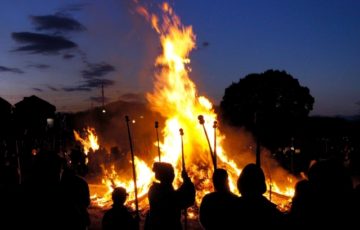 どんど焼き　どんどや　左義長　もぐらうち　火祭り　古札　神社　新春行事　